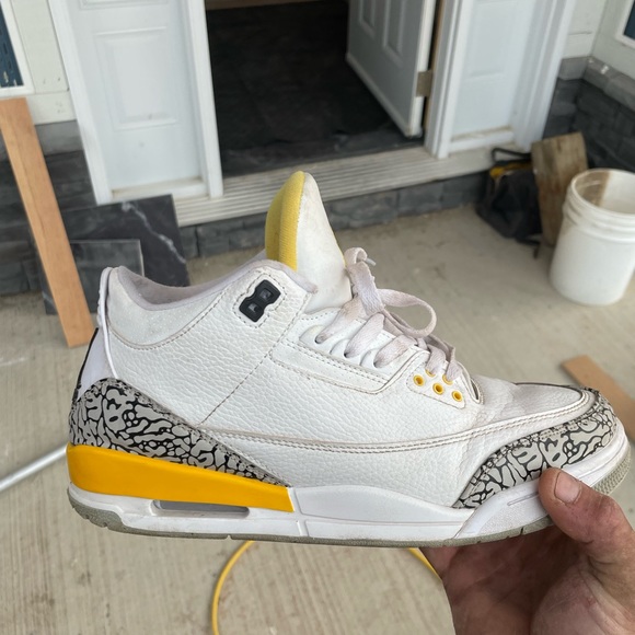 Selling shoes no need for them anymore good condition - Picture 3 of 4